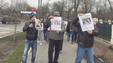 Protest împotriva Alinei Gorghiu în faţa sediului PNL